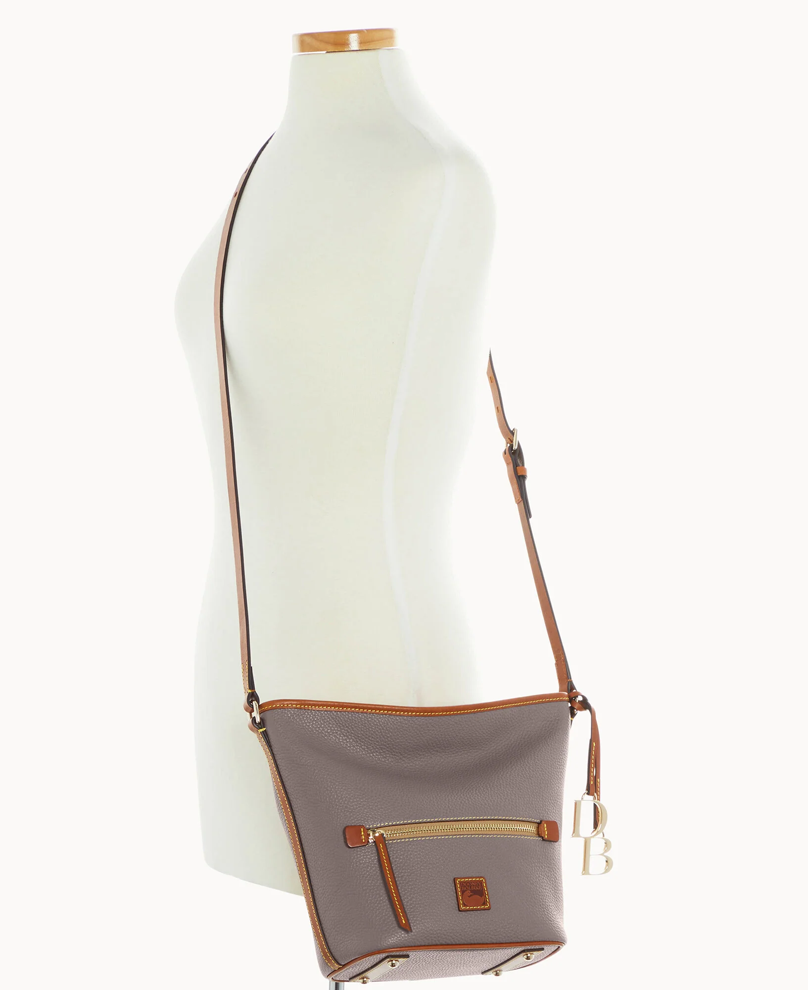 Pebble Grain Zip Sac - Image 40